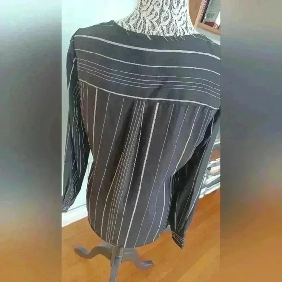 Le Chateau  Women's Medium Striped Elegant Blouse - Picture 4 of 8